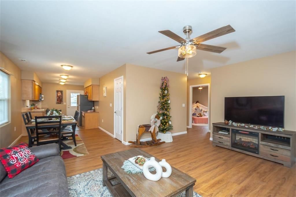 113 S Elm Street — photo 2