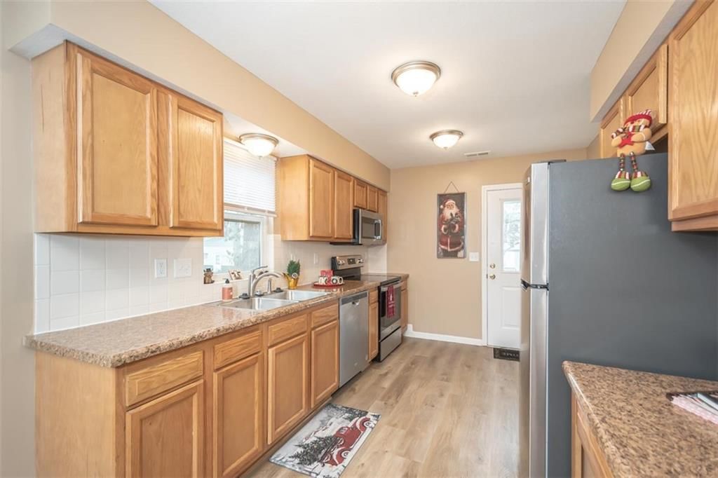 113 S Elm Street — photo 3