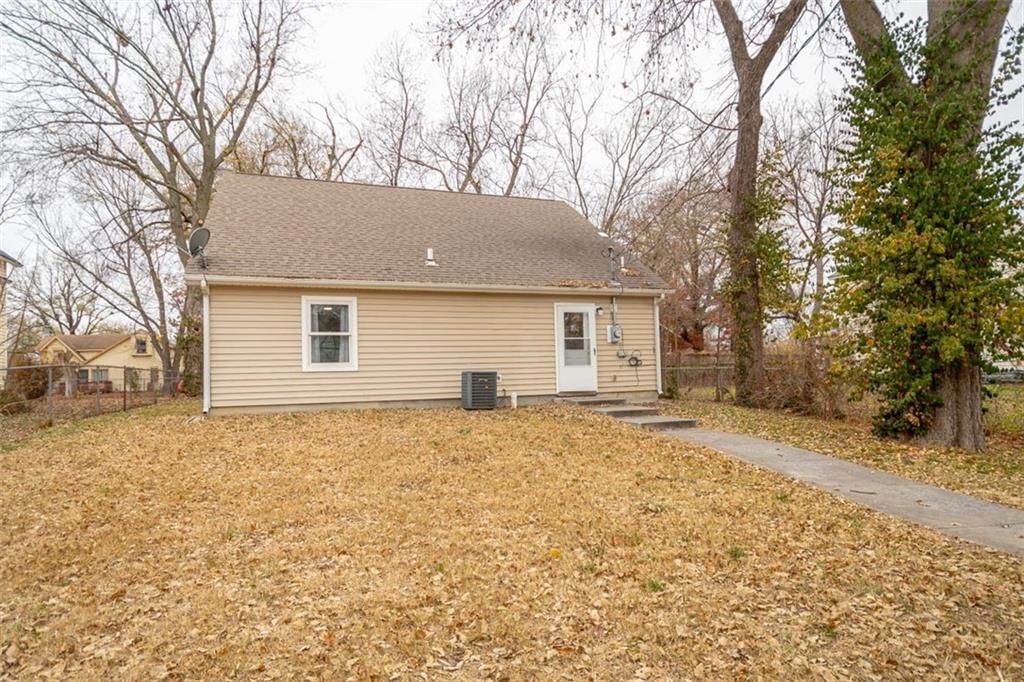 113 S Elm Street — photo 16