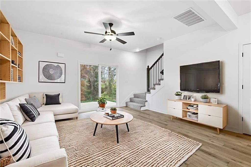 705 Mahogany Court — photo 3