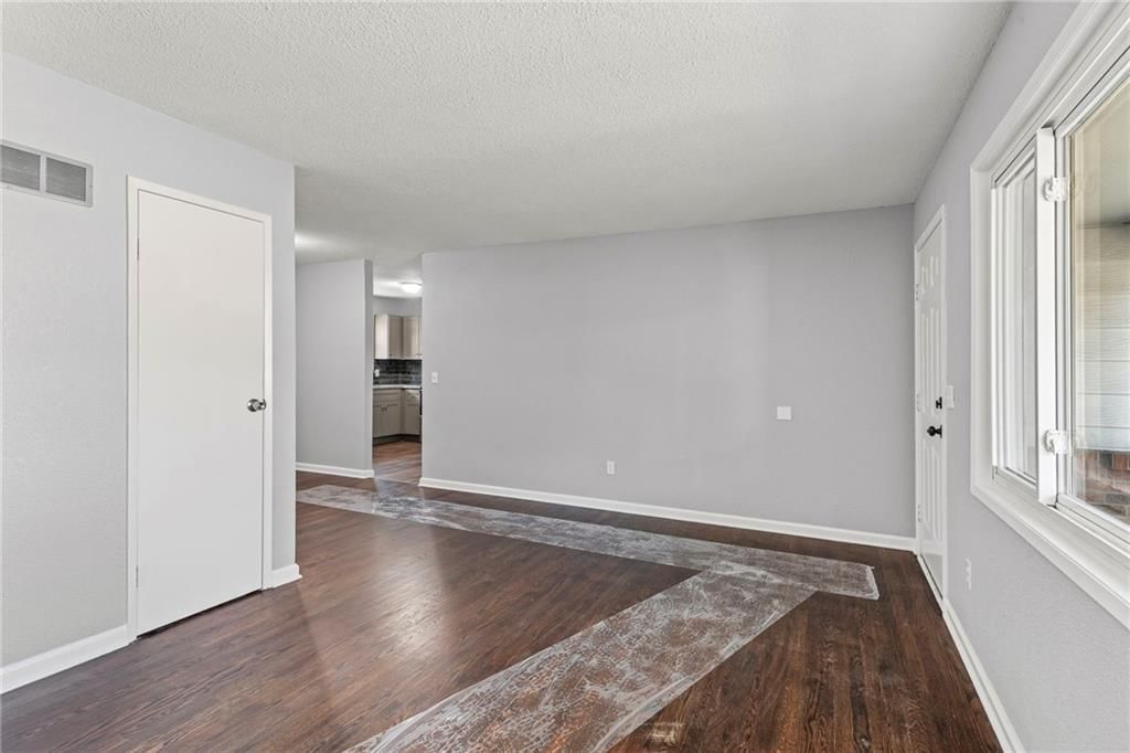5232 N Palmer Avenue — photo 11