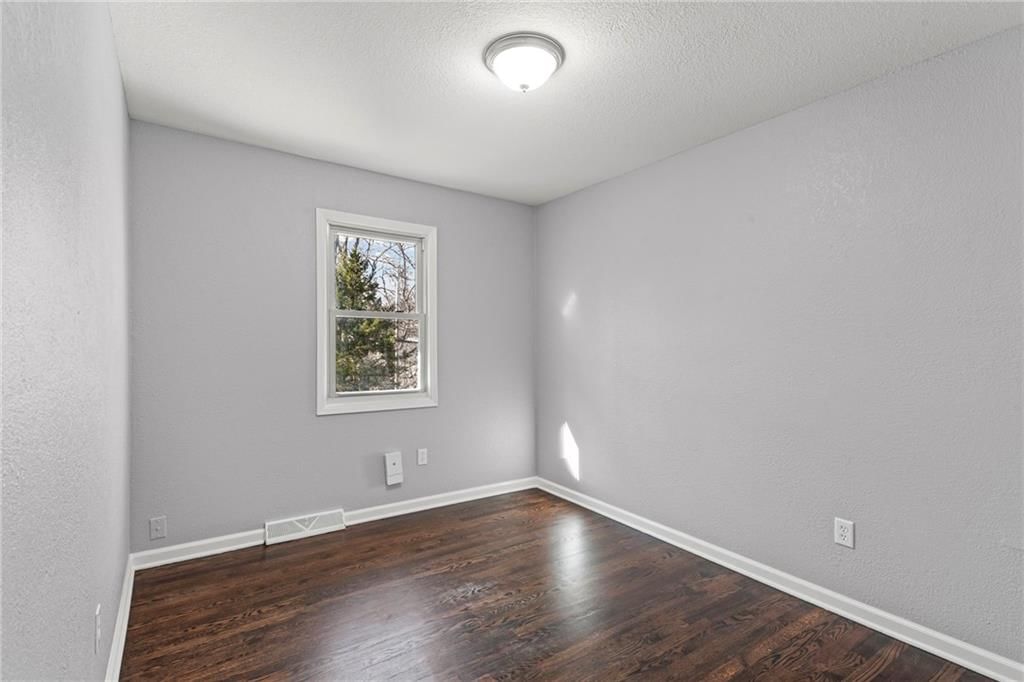 5232 N Palmer Avenue — photo 17