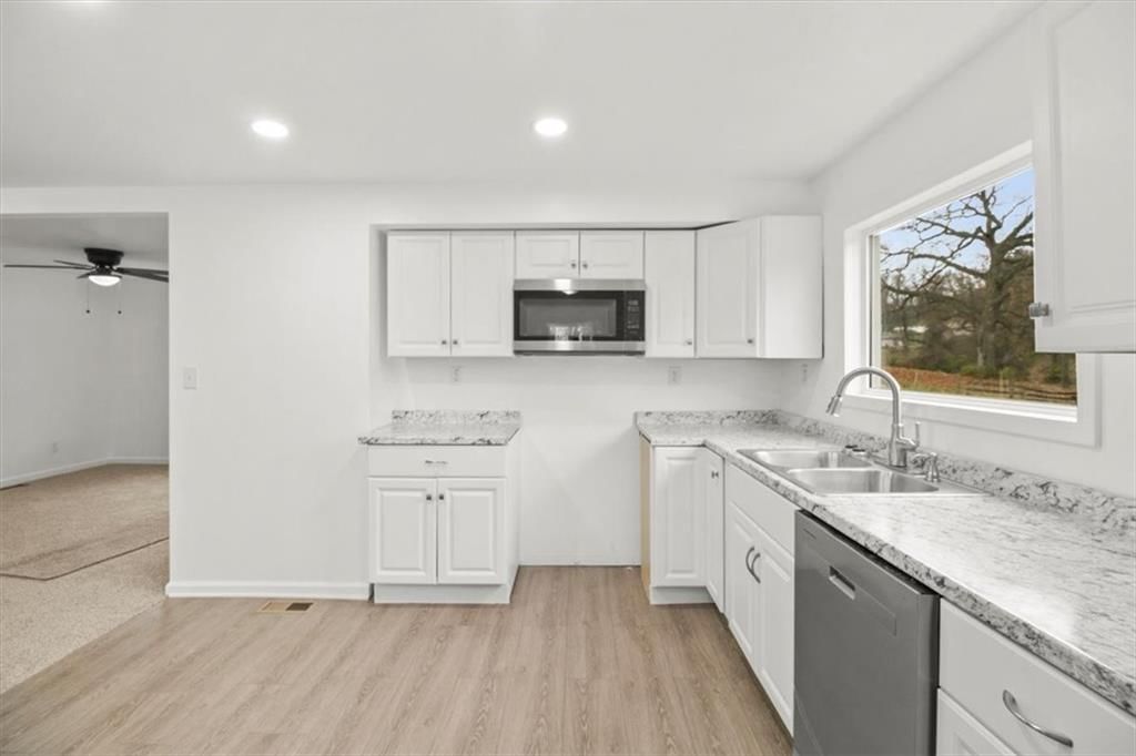11800 Henry Street — photo 8