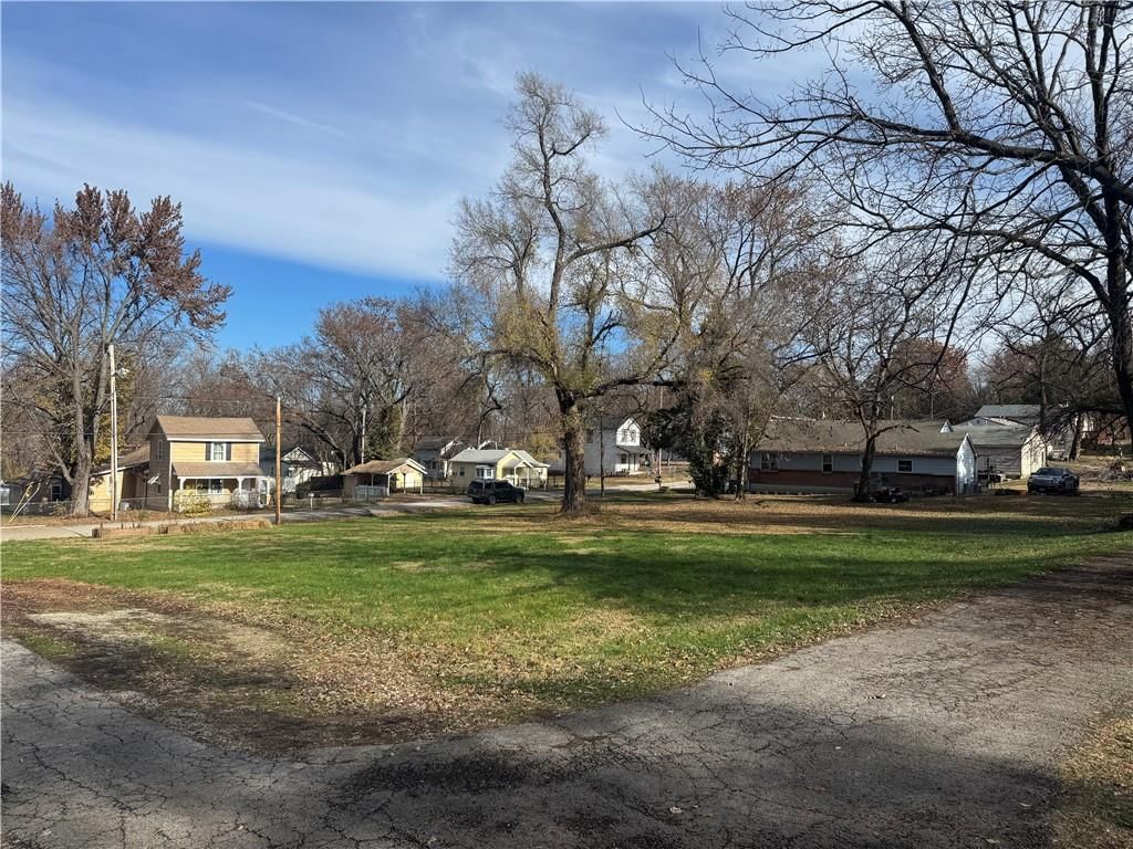 921 Delaware Street — photo 2