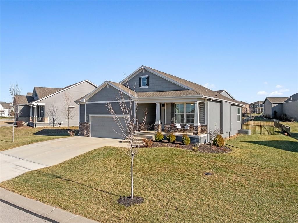 8937 Sunray Drive — photo 2