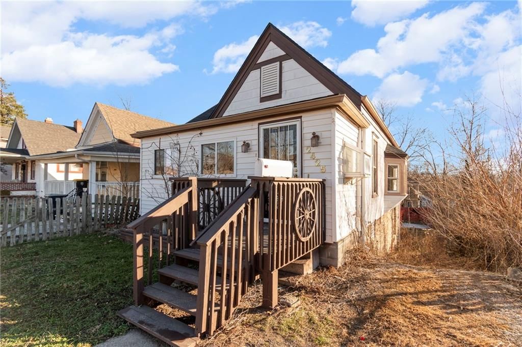 2425 Jackson Avenue — photo 4