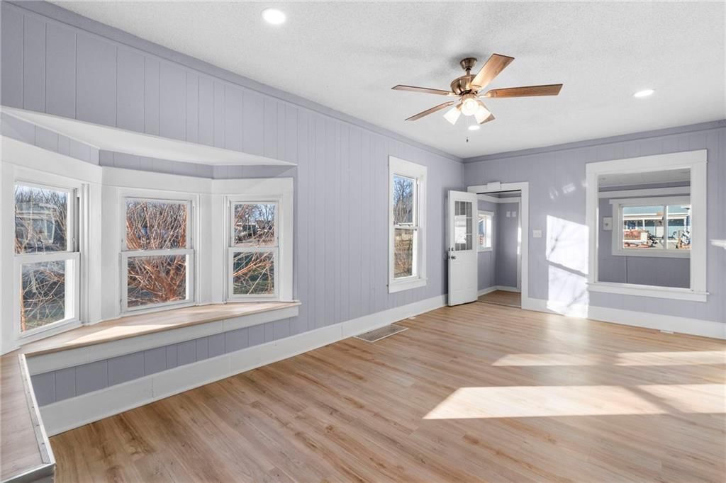 2425 Jackson Avenue — photo 8