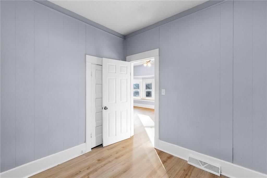 2425 Jackson Avenue — photo 13