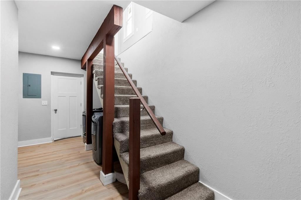 2425 Jackson Avenue — photo 17