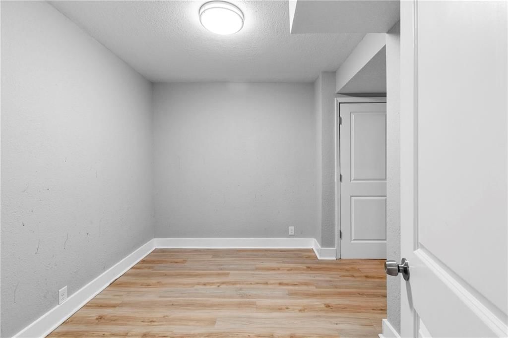 2425 Jackson Avenue — photo 18