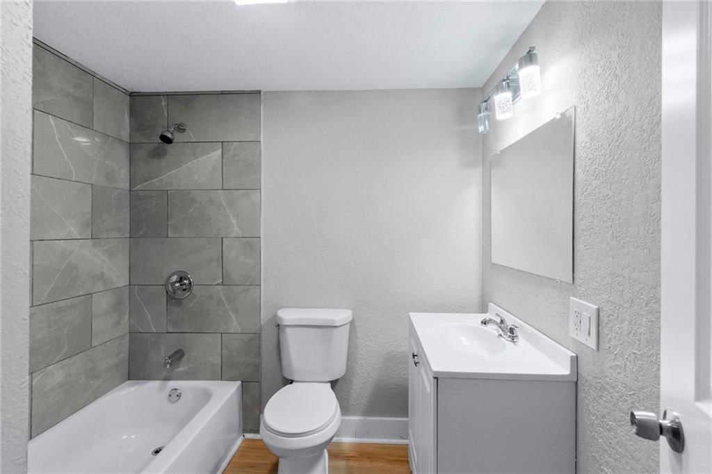 2425 Jackson Avenue — photo 20