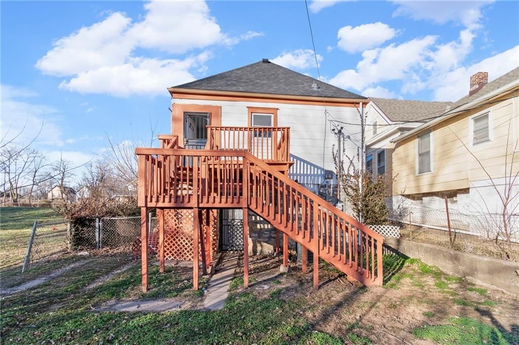 2425 Jackson Avenue — photo 24