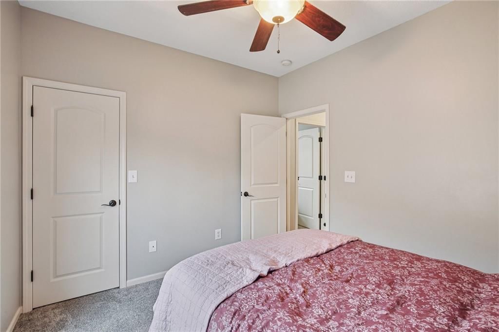 1209 Holland Square — photo 24