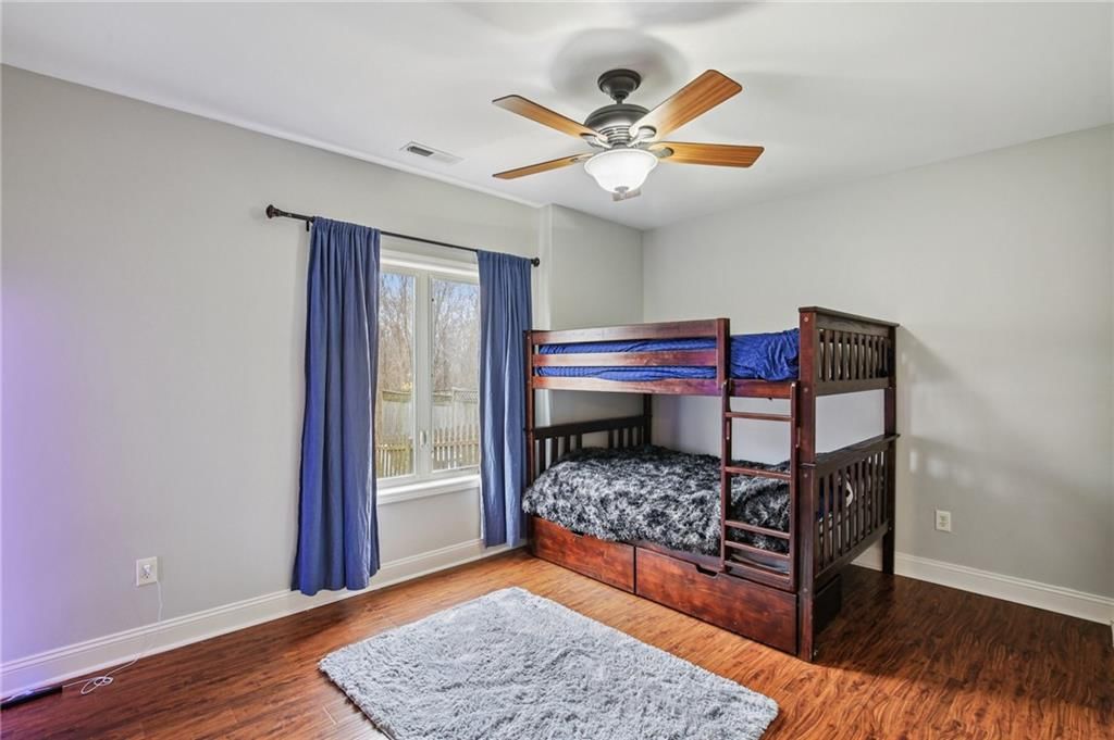 1209 Holland Square — photo 25