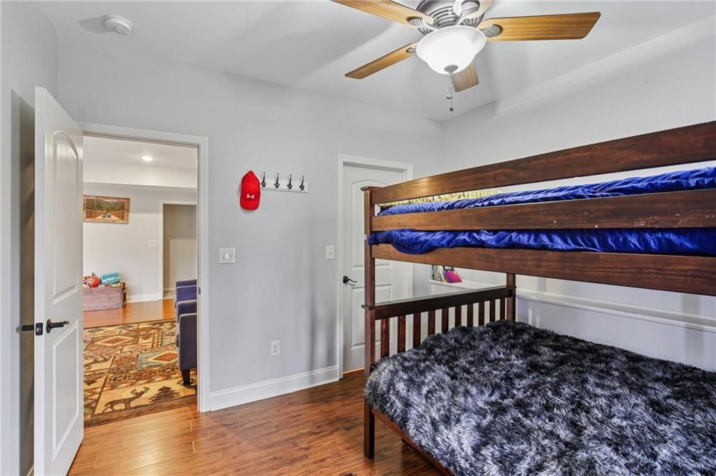 1209 Holland Square — photo 28