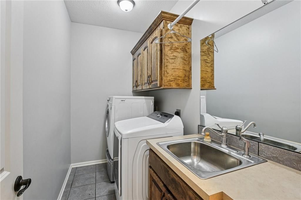 1209 Holland Square — photo 30