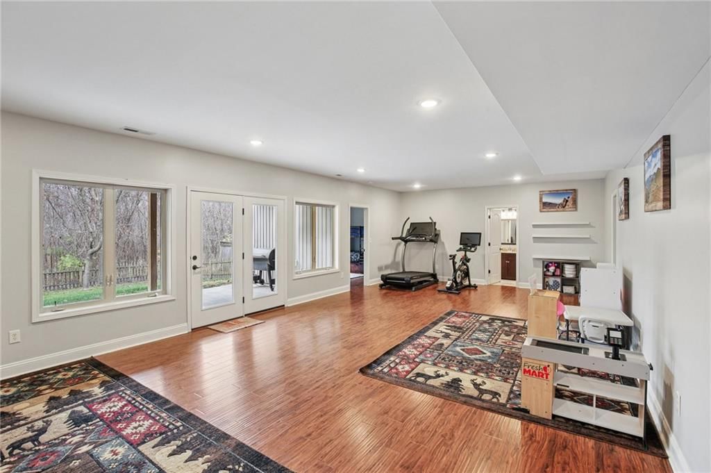 1209 Holland Square — photo 31
