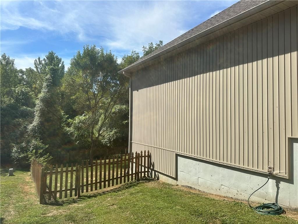 1209 Holland Square — photo 42