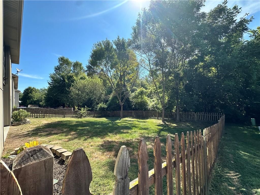 1209 Holland Square — photo 43