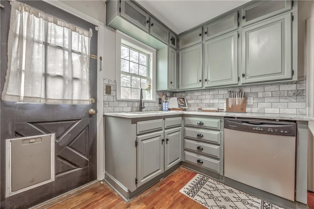 8409 Mercier Street — photo 12