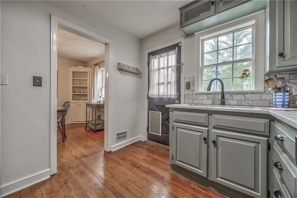 8409 Mercier Street — photo 13