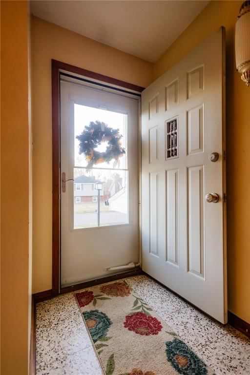 11 S Carriage Drive — photo 4
