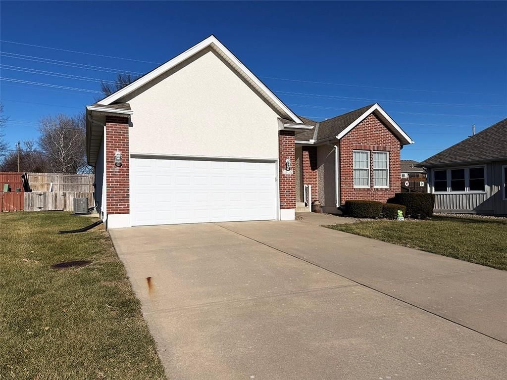 1112 SW Hoke Drive — photo 2