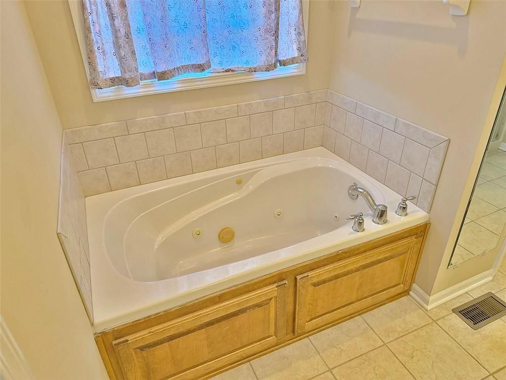1112 SW Hoke Drive — photo 24