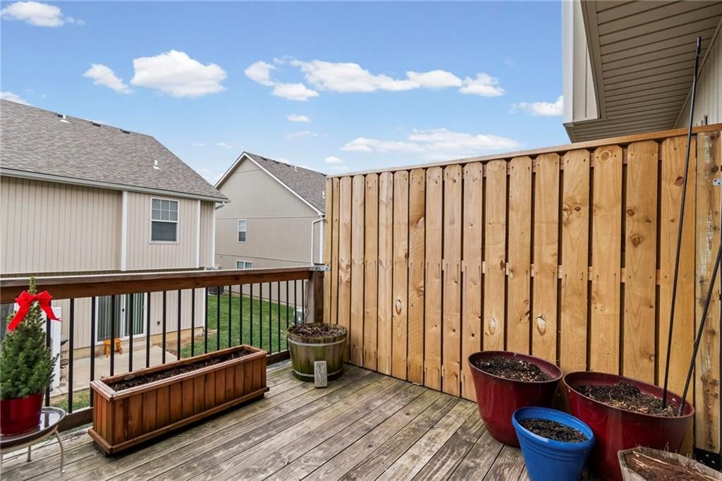 221 N Pointe Lane — photo 24