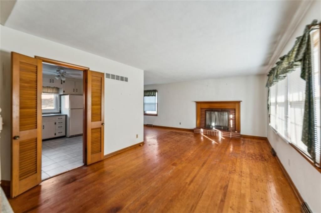 8712 Conser Street — photo 4
