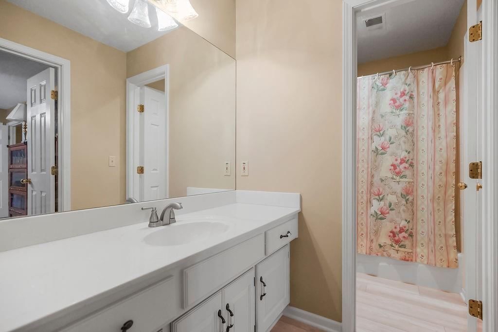 5530 Rene Street — photo 31