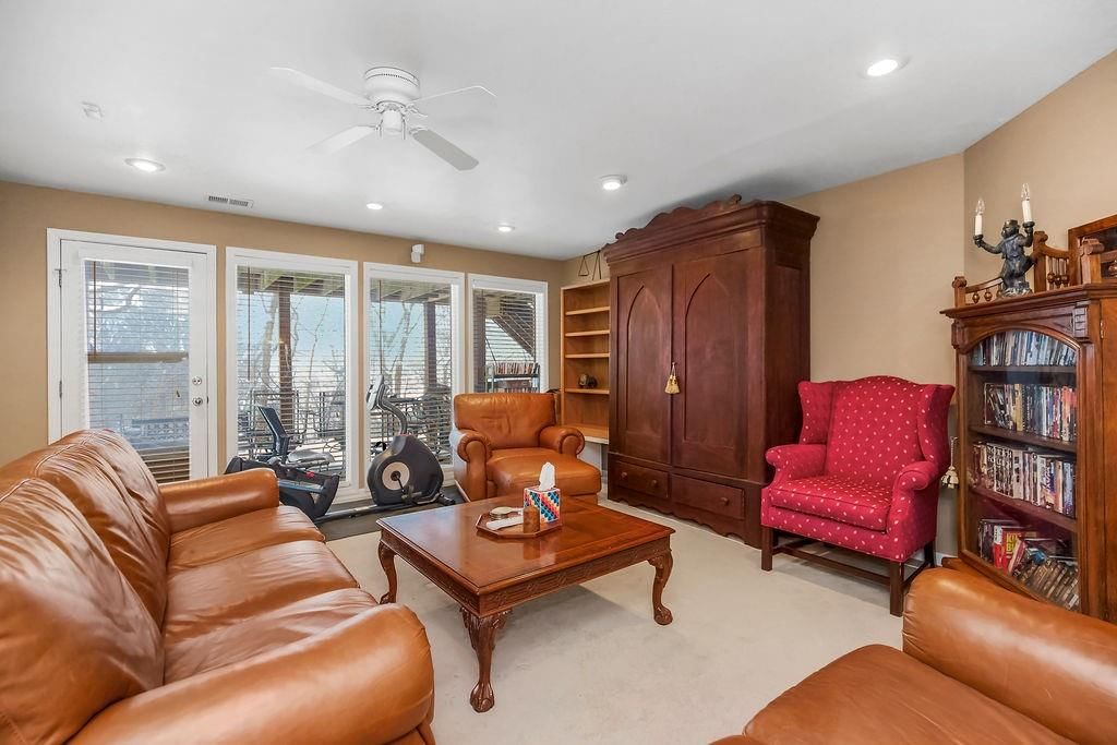 5530 Rene Street — photo 34