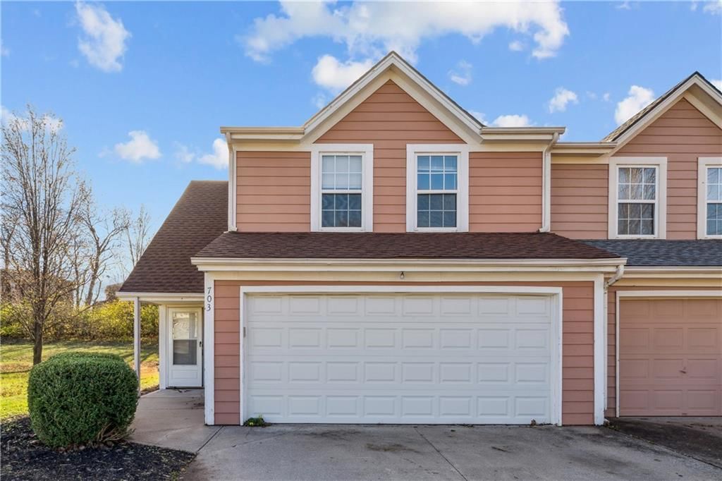 703 NE Swann Circle — photo 2