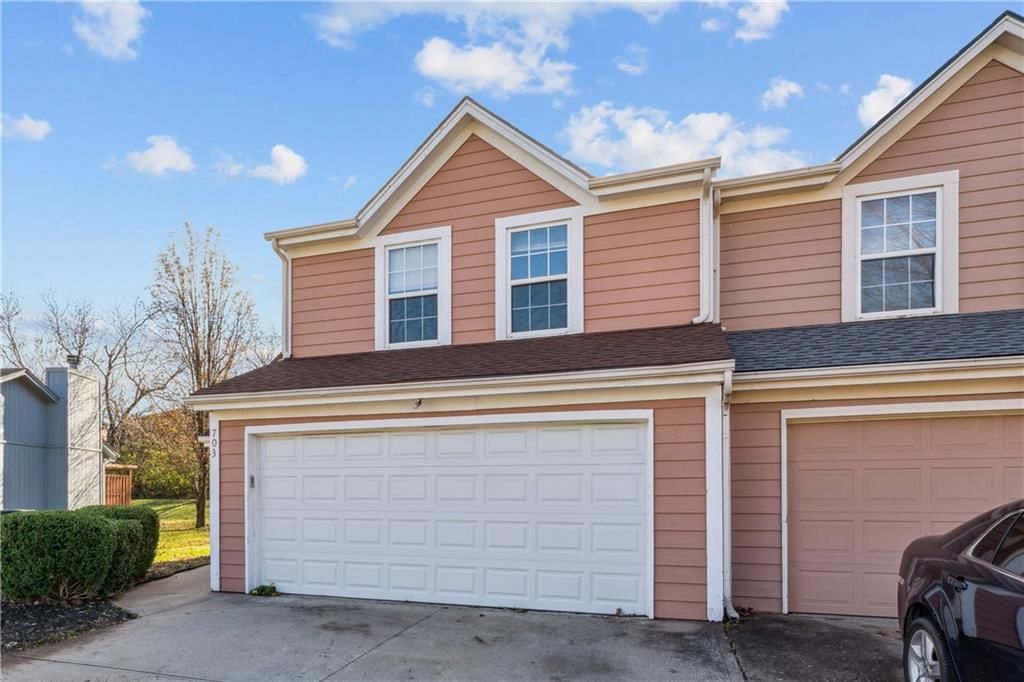 703 NE Swann Circle — photo 3