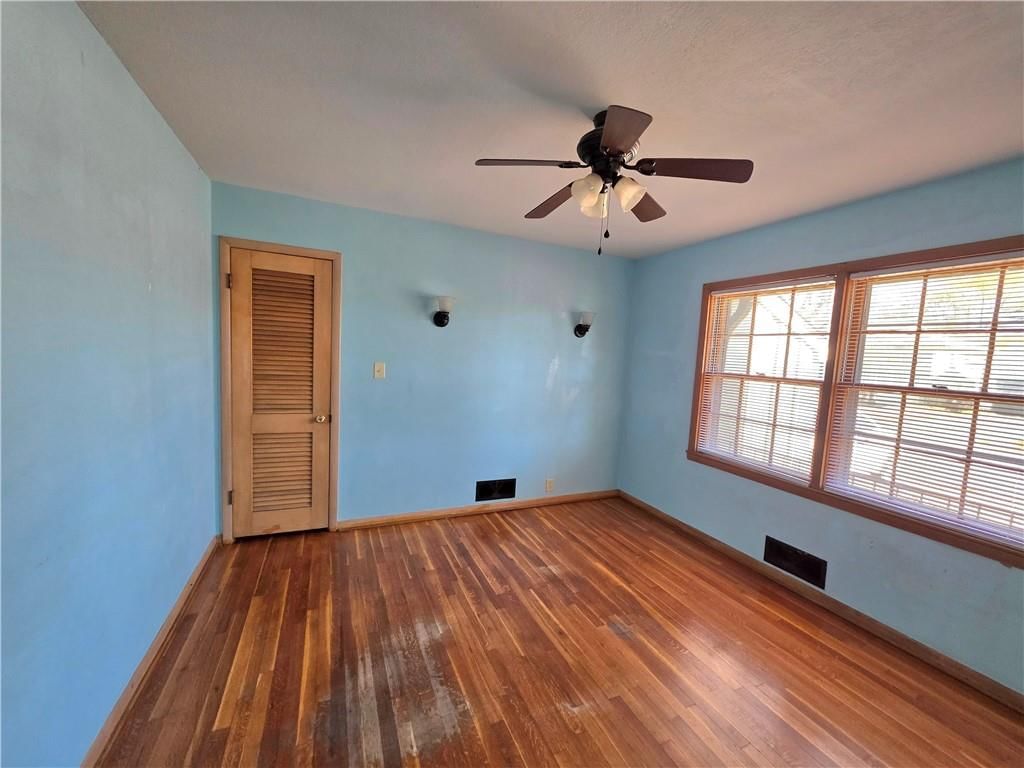 302 S Mitchell Street — photo 2