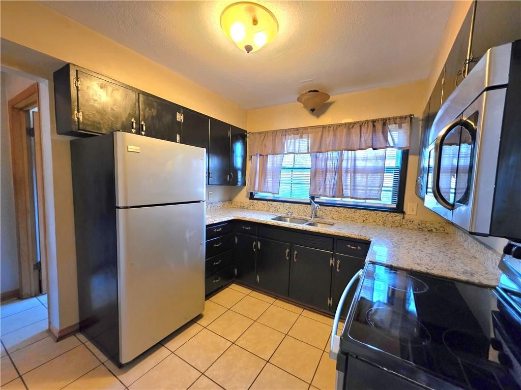 302 S Mitchell Street — photo 4
