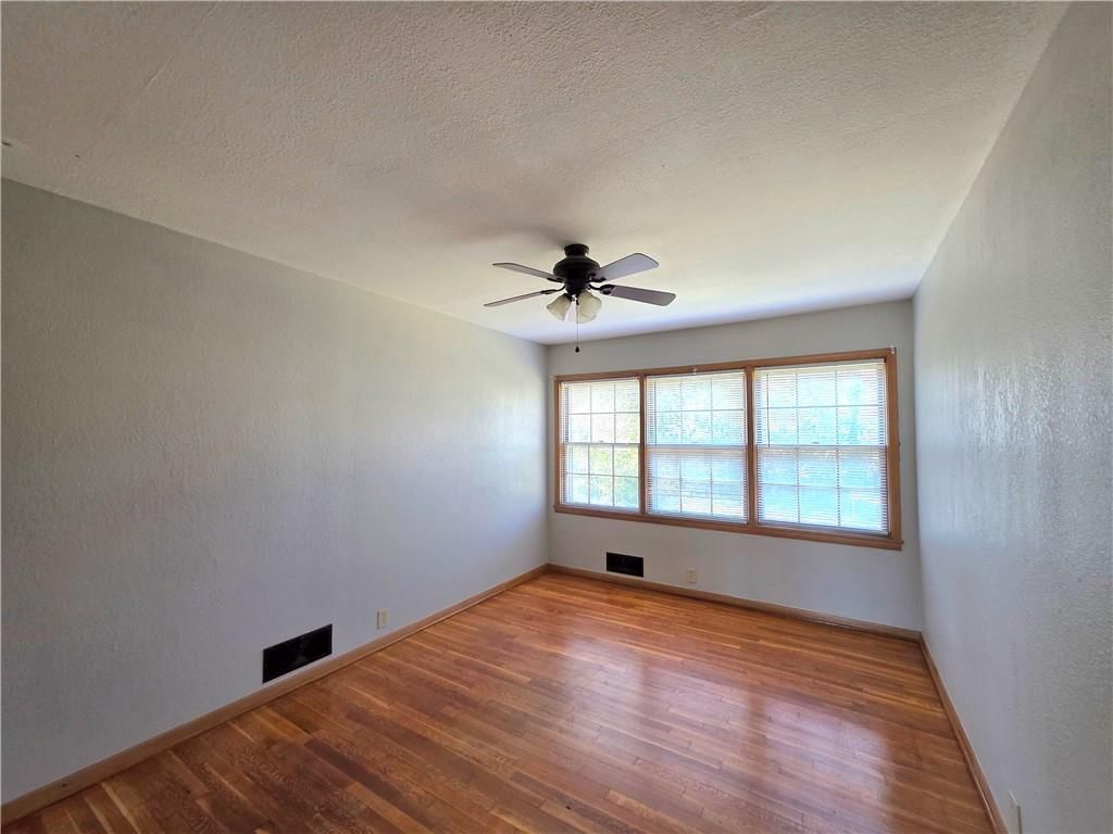 302 S Mitchell Street — photo 5