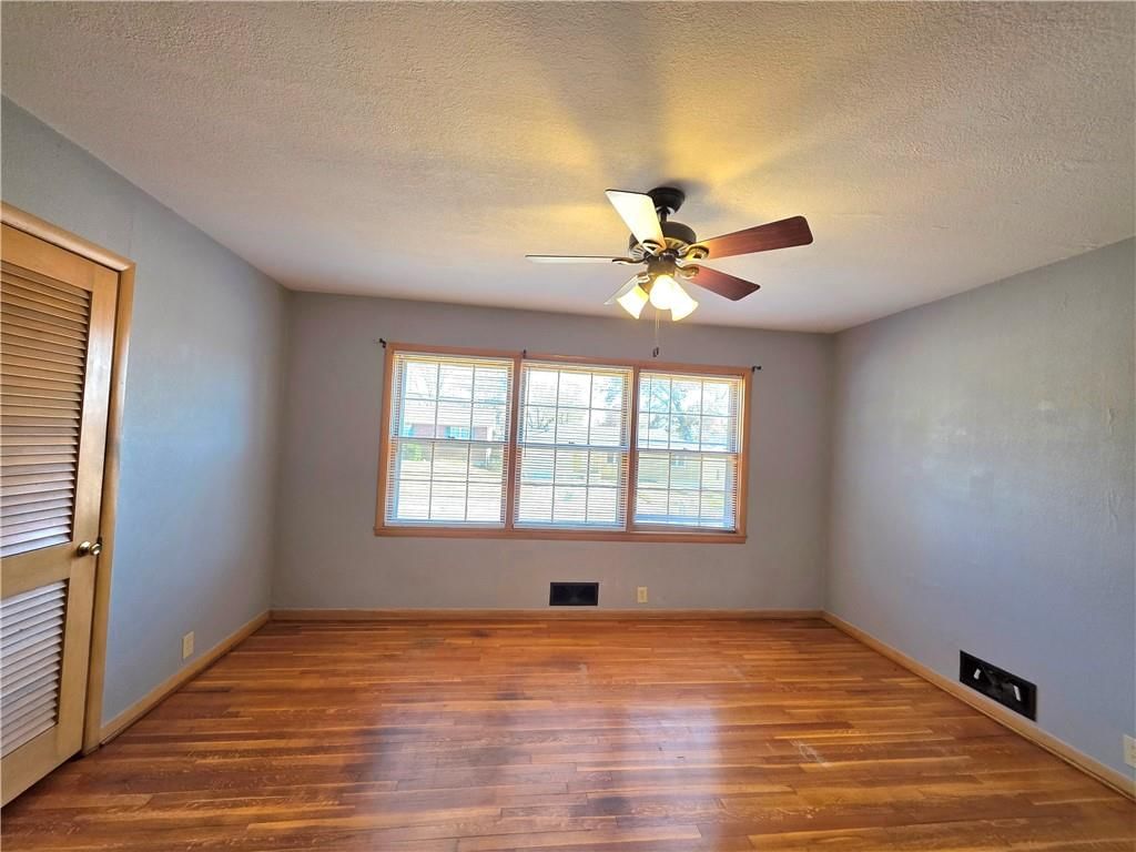 302 S Mitchell Street — photo 6