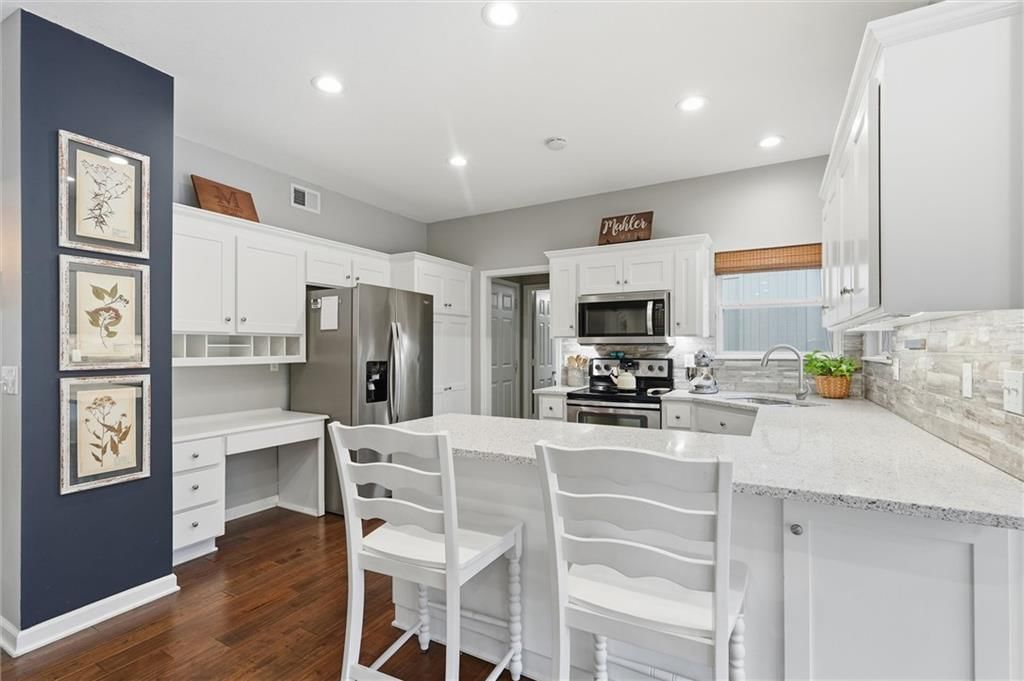 5725 Marion Street — photo 10