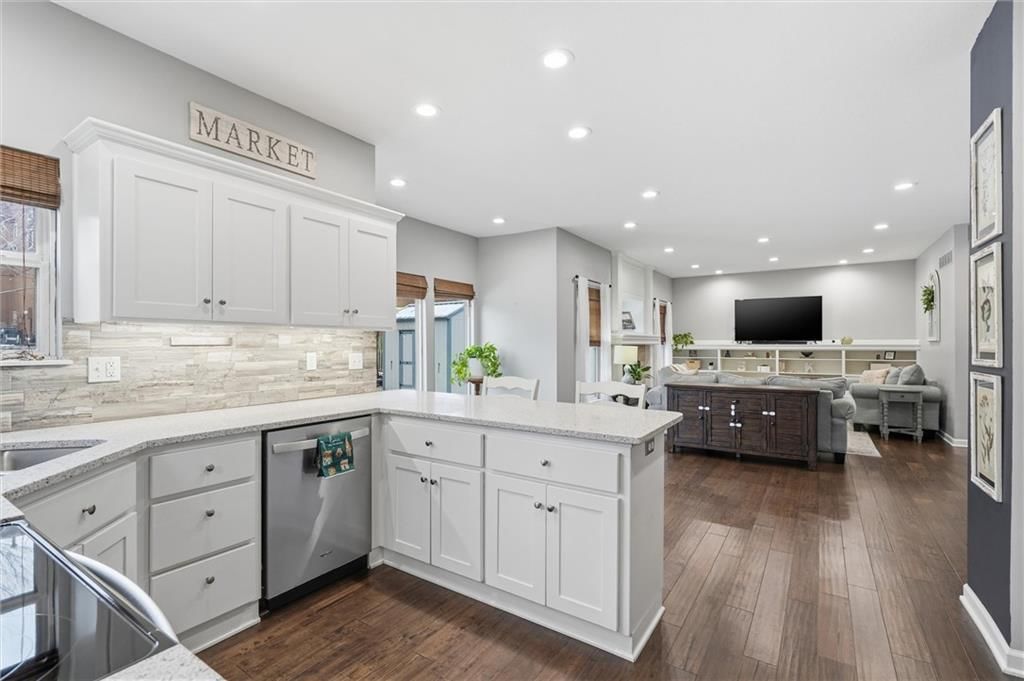 5725 Marion Street — photo 12