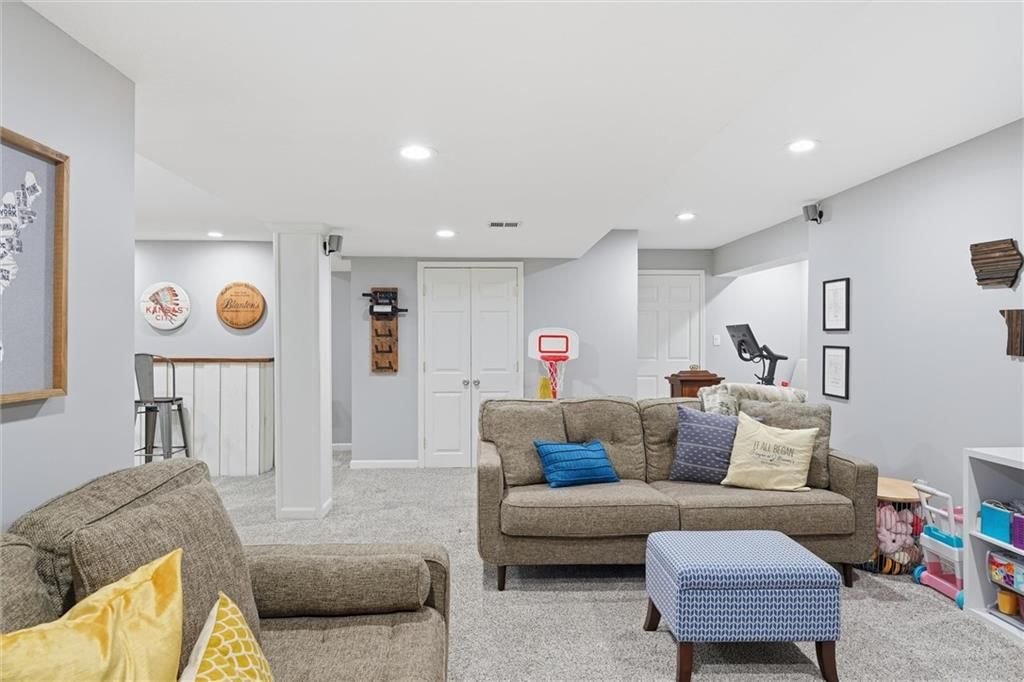 5725 Marion Street — photo 27