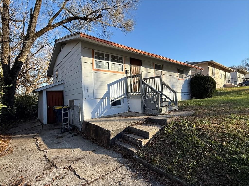 3801 Myrtle Avenue — photo 2