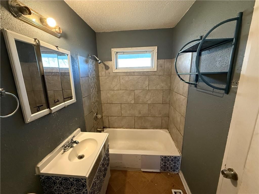 3801 Myrtle Avenue — photo 13