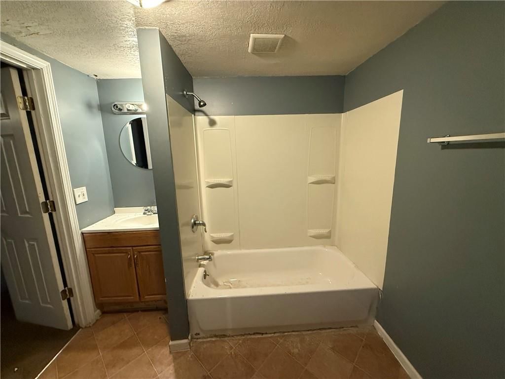 3801 Myrtle Avenue — photo 15