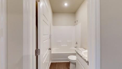 621 W Fountain Street — photo 2