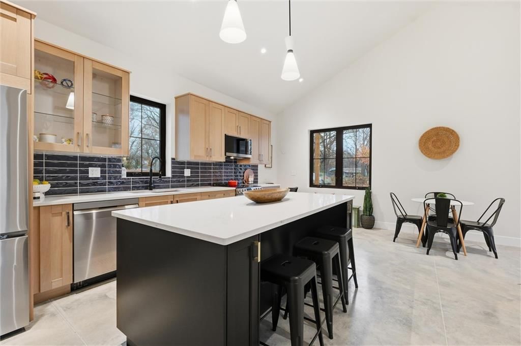 516 Lake Street — photo 10