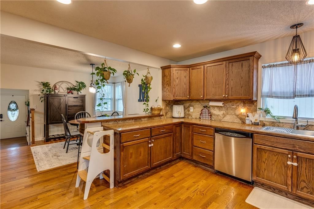 204 E Shawnee Street — photo 17