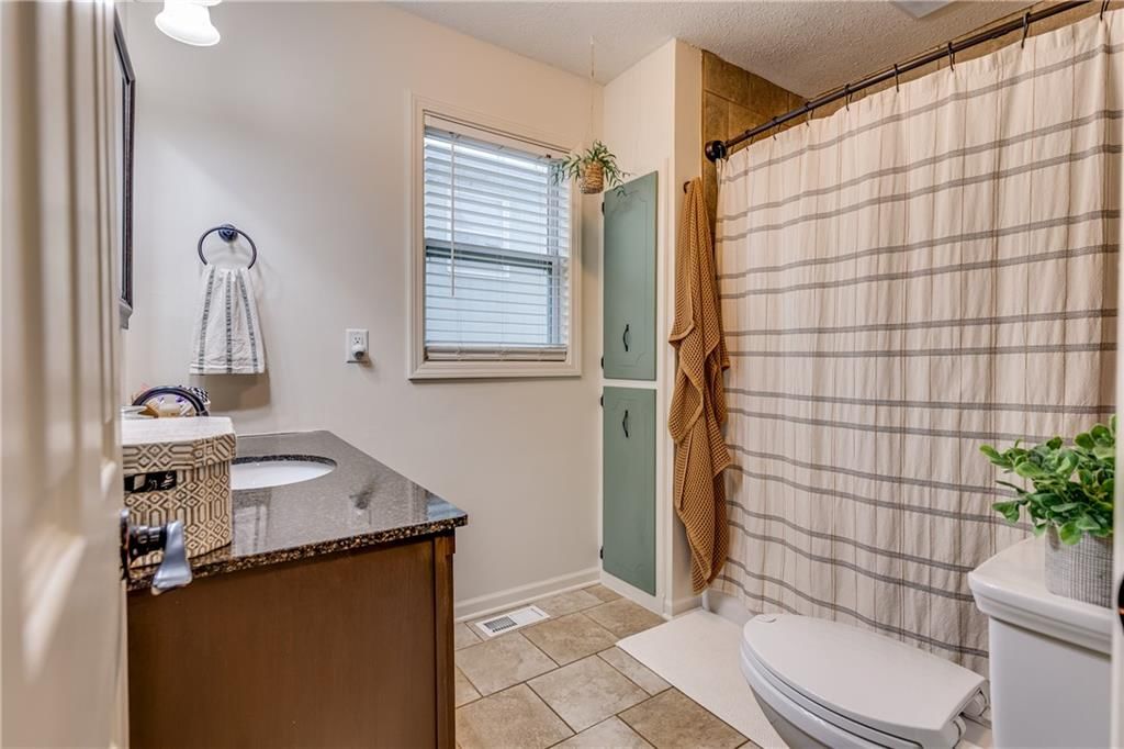 204 E Shawnee Street — photo 27