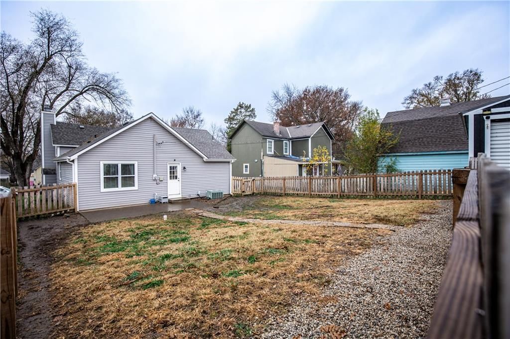204 E Shawnee Street — photo 43