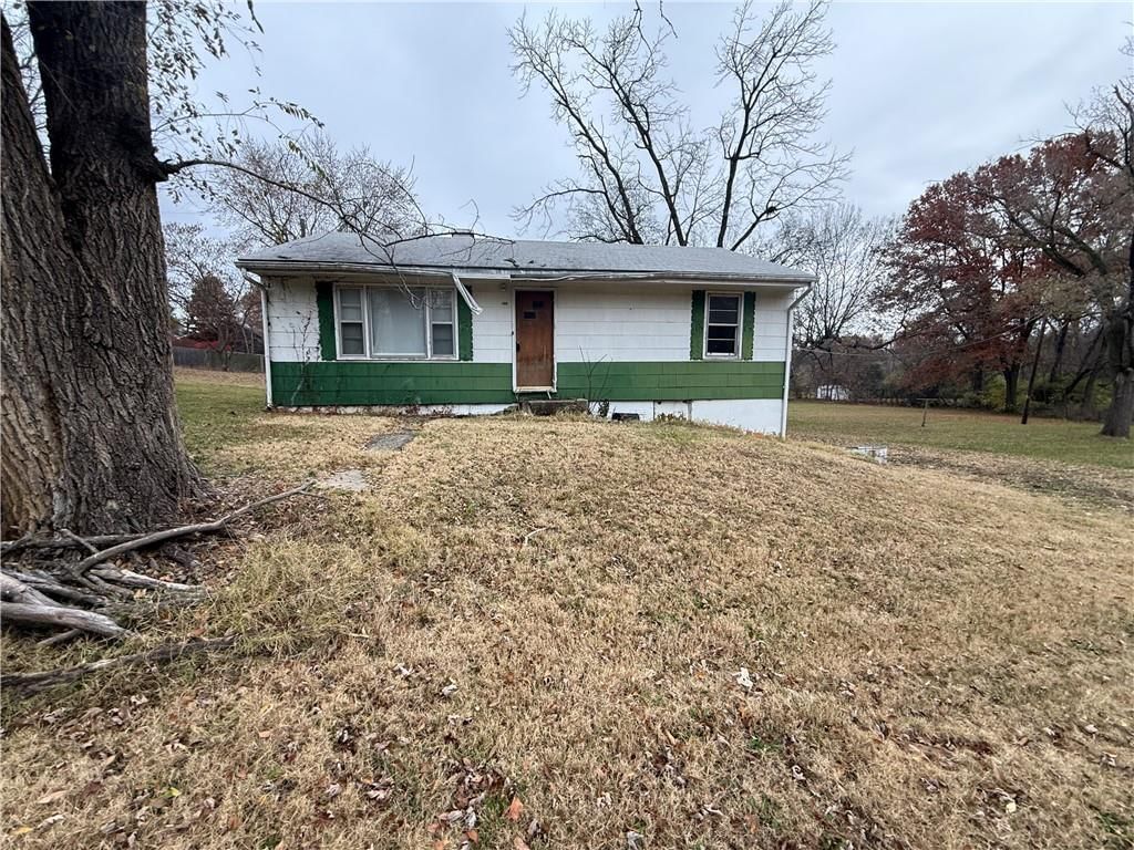 455 NE Meadowbrook Road, Kansas City, MO